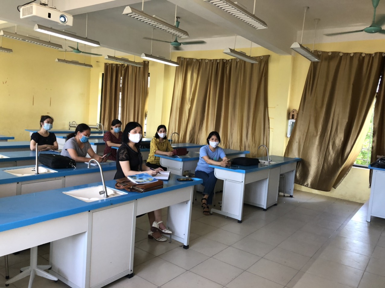 Tập huấn bồi dưỡng giáo viên sử dụng sách giáo khoa lớp 6 năm học 2021-2022